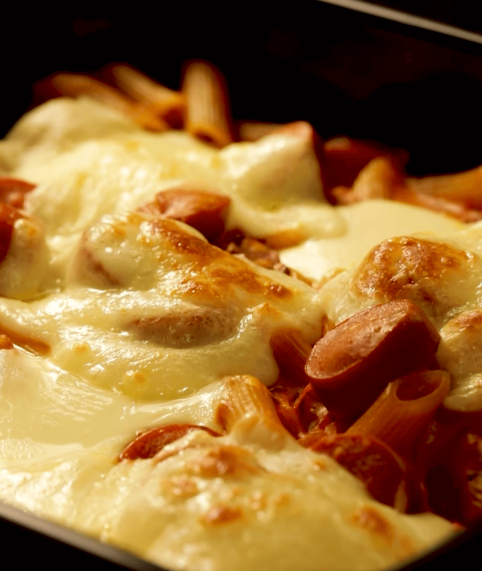 Macarrão Gratinado com Salsicha